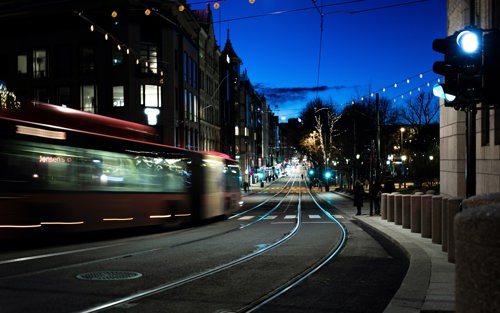 Buss kjører i en av Oslos gater