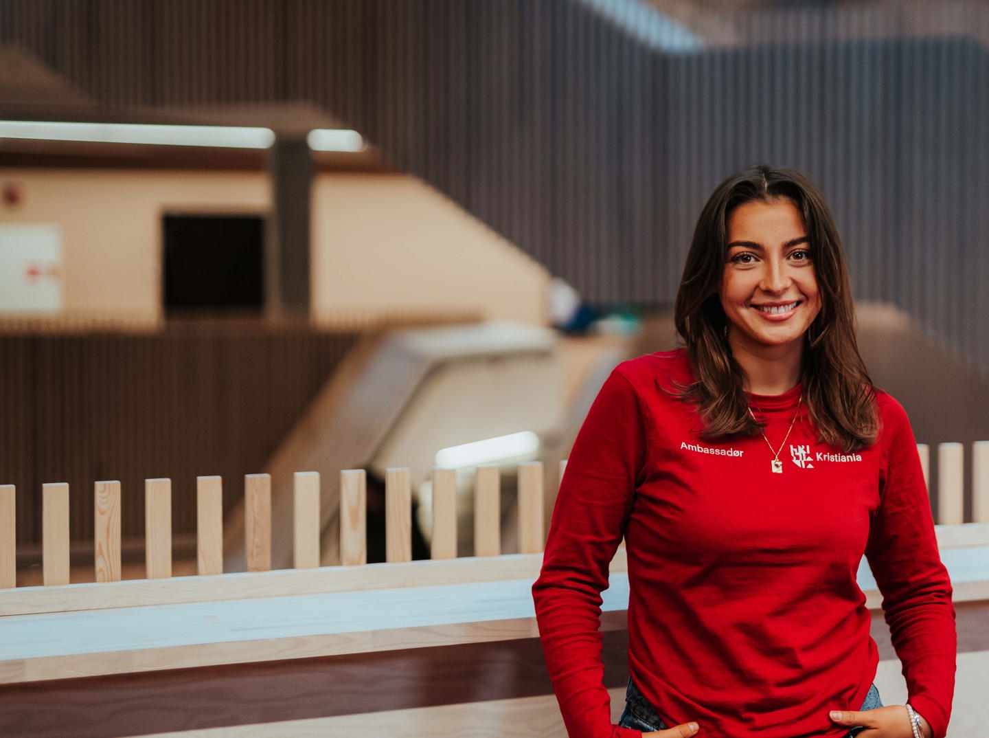 Studentambassadør Diellza står klar for å svare på dine spørsmål!