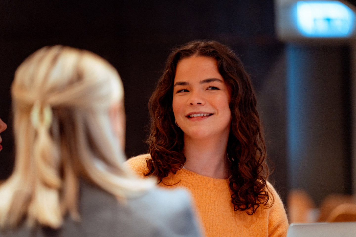 To studenter i kollokvie.