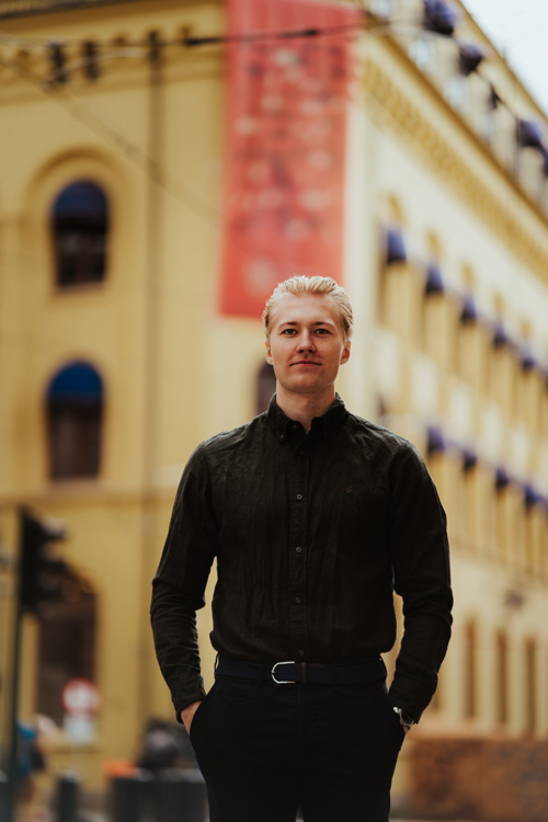 Student foran Kristianias lokaler i Kirkegata, Oslo.