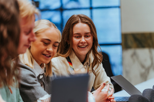 Bildelenke til side om Åpen dag i Bergen