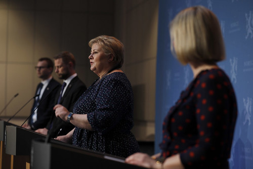 Solbergregeringen i pressekonferanse 