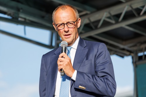 “ Fremover igjen ” er Friedrich Merz ’ slagord og strategi for å samle velger n e   