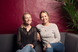 Foto av Anne-Marie Finsdahl og Eli Lund,  studierådgivere i Bergen.