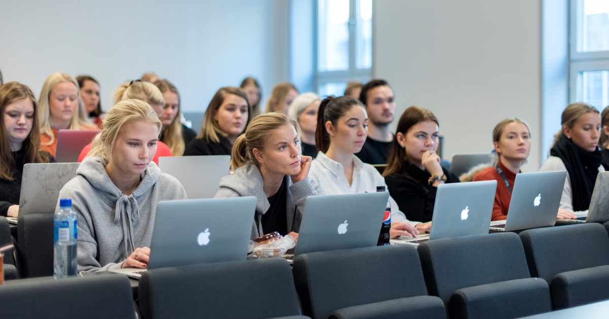 Markedsføringsstudenter i forelesning på Høyskolen Kristiania