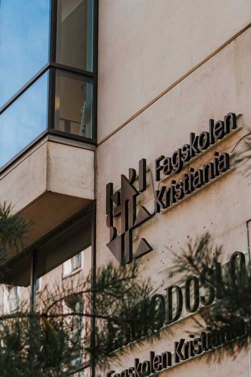 Eksteriøret av Fagskolen Kristianias bygg i Rosenkrantz' gate.