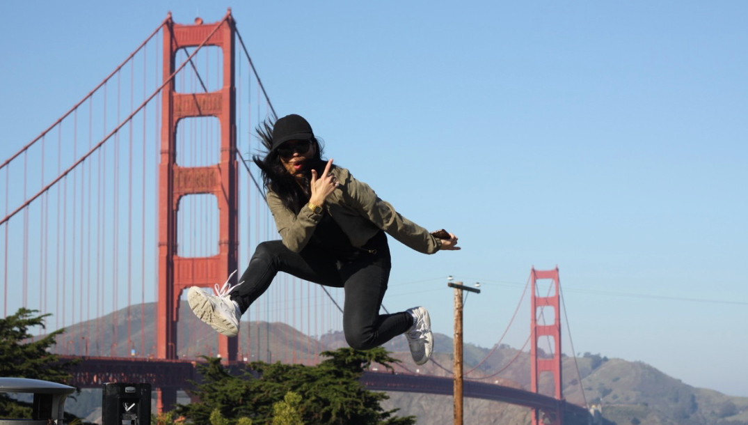 Splitthopp foran Golden Gate Bridge