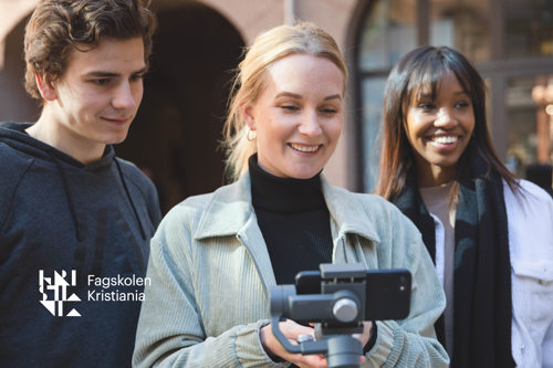 Foto av tre studenter som fotograferer.