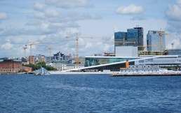 Operahuset i Oslo sett fra havet