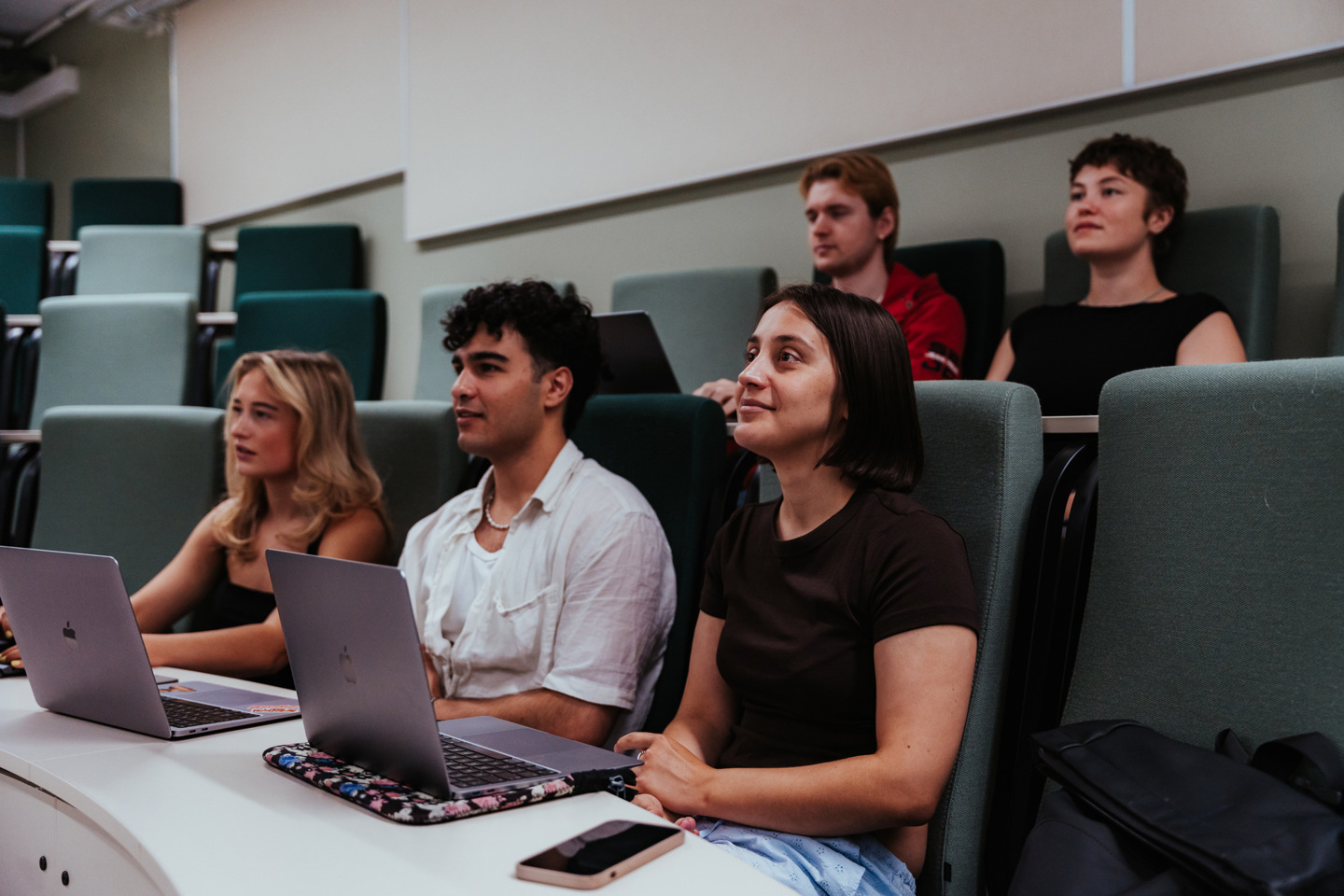 Studenter i forelesning.