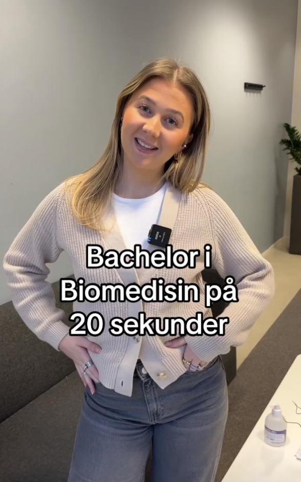Bilde av jente og tekst "bachelor i biomedisin på 20 sekunder".